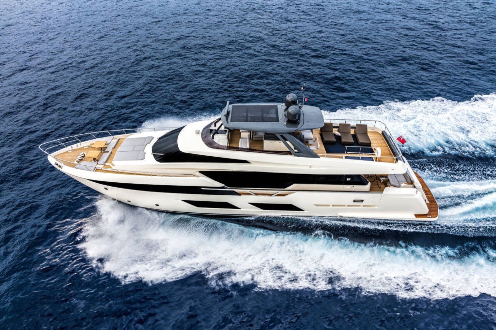 Ferretti 920